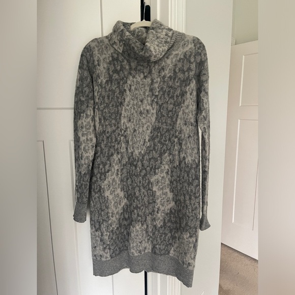 MaxMara Weekend Wool Sweater Dress Gray Leopard Turtleneck - Picture 1 of 4